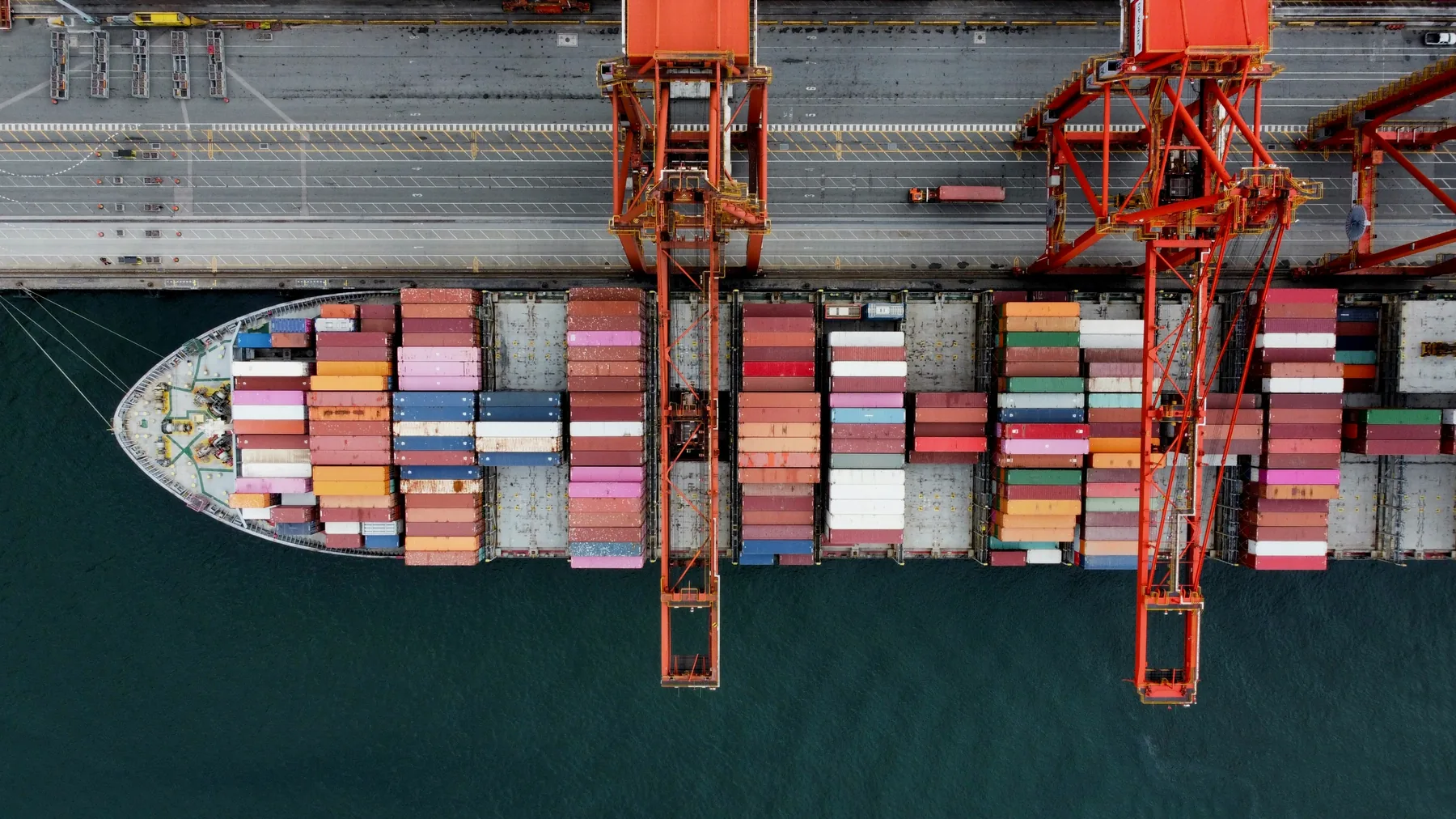Buque portacontenedores para una operación de importación en Colombia